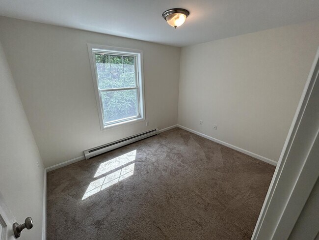 Building Photo - 8 Parker Ridge Rd