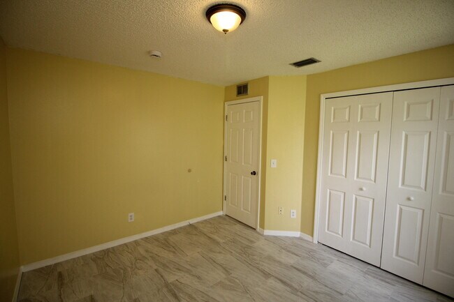 Building Photo - 709 Rostock Cir NW