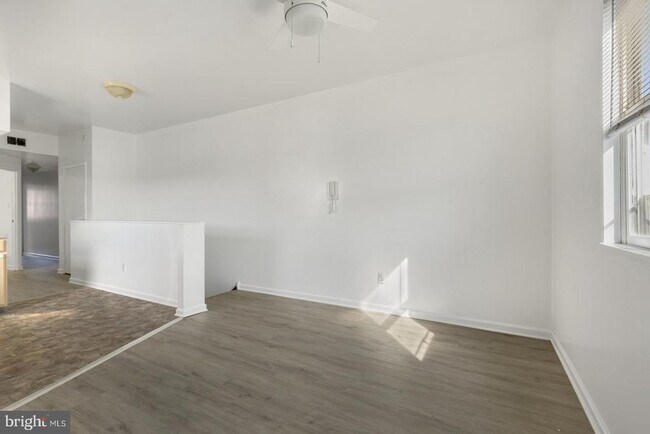 Building Photo - 2223 S 15th St