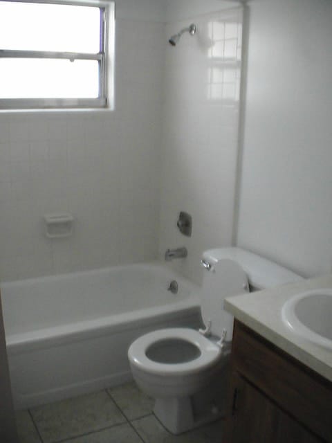 Building Photo - Beautiful 2x2 Downtown