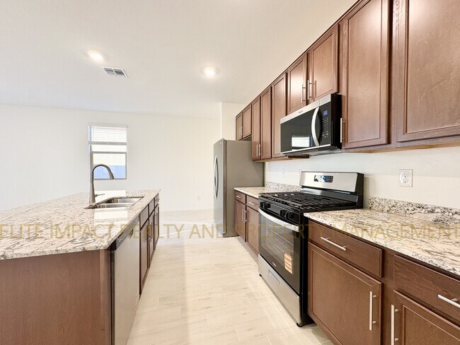 Building Photo - 9365 N Peridot Vis Ave