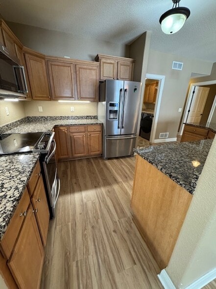 Building Photo - 1815 Woodland Way