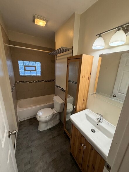 Main bathroom upstairs - 3714 Stevens Ave