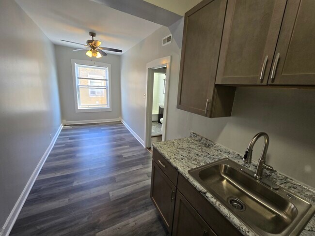 Building Photo - 4753 N Monticello Ave
