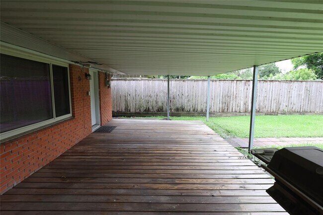 Building Photo - 4018 Nenana Dr