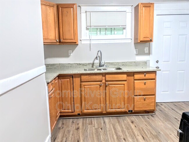 Building Photo - 315 S 41st St