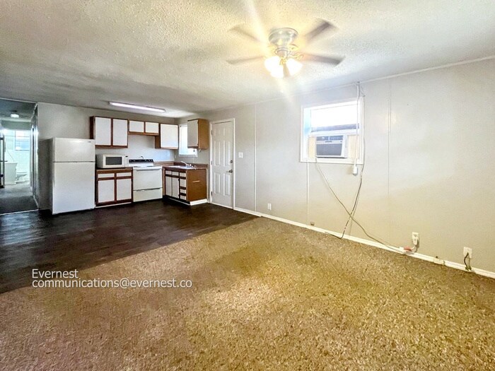 Building Photo - 835 Clark St