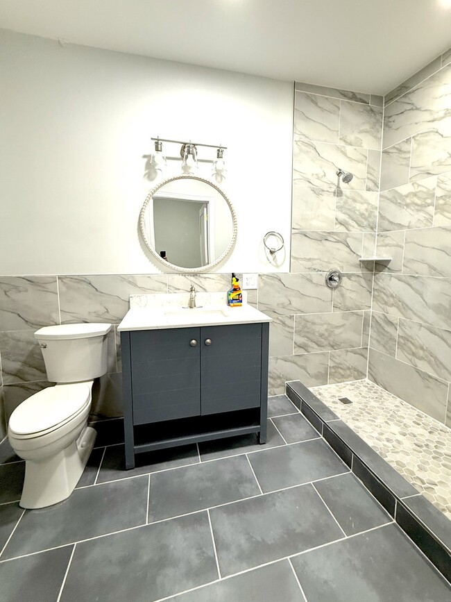 Building Photo - 1343 W Rosedale Ave