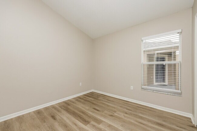 Building Photo - 447 Maple Pointe Dr