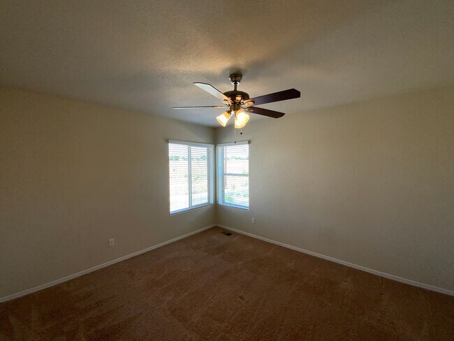 Building Photo - 4 Bedroom Home Available in Juan Tabo Hills!