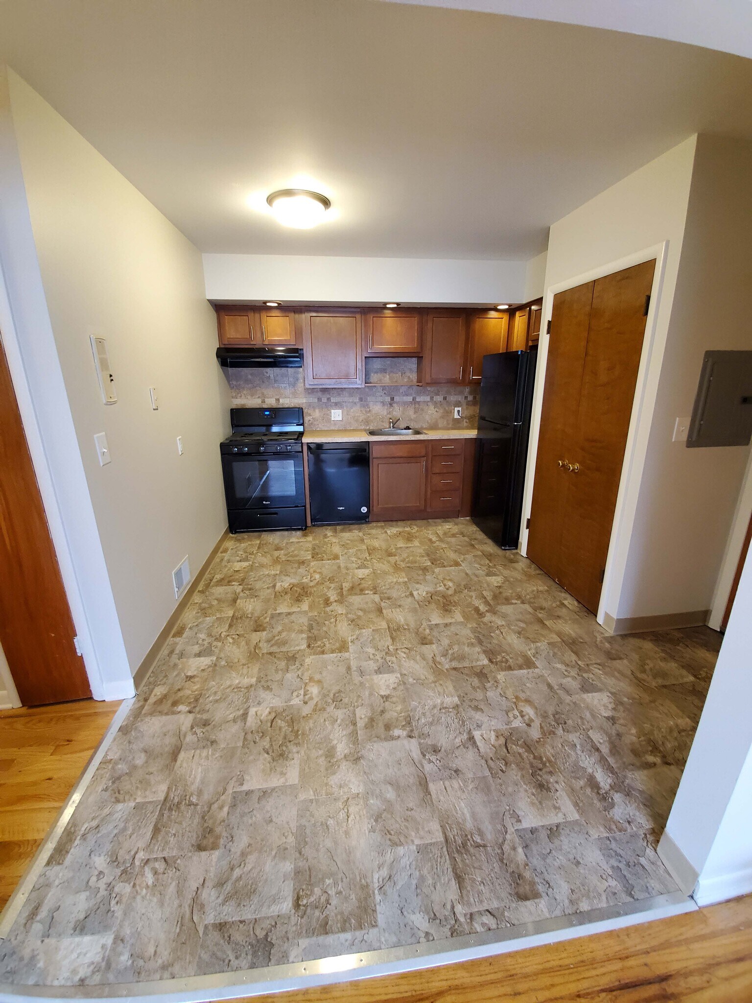 Building Photo - 76 Union Ave SE