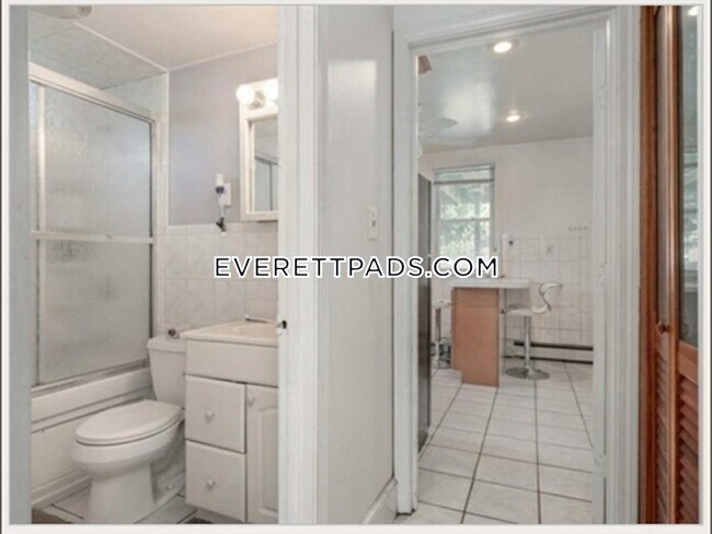 Building Photo - 121 Hancock St