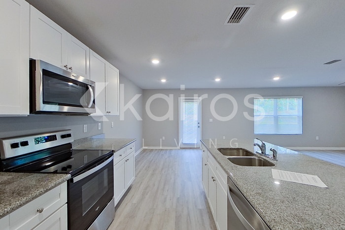 Building Photo - 273 Monarch Ln