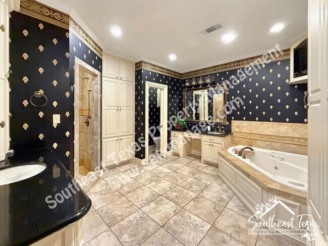 Building Photo - 4620 Monticello Dr