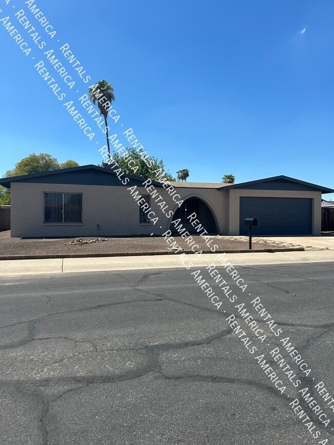 Building Photo - 10642 N 47th Dr