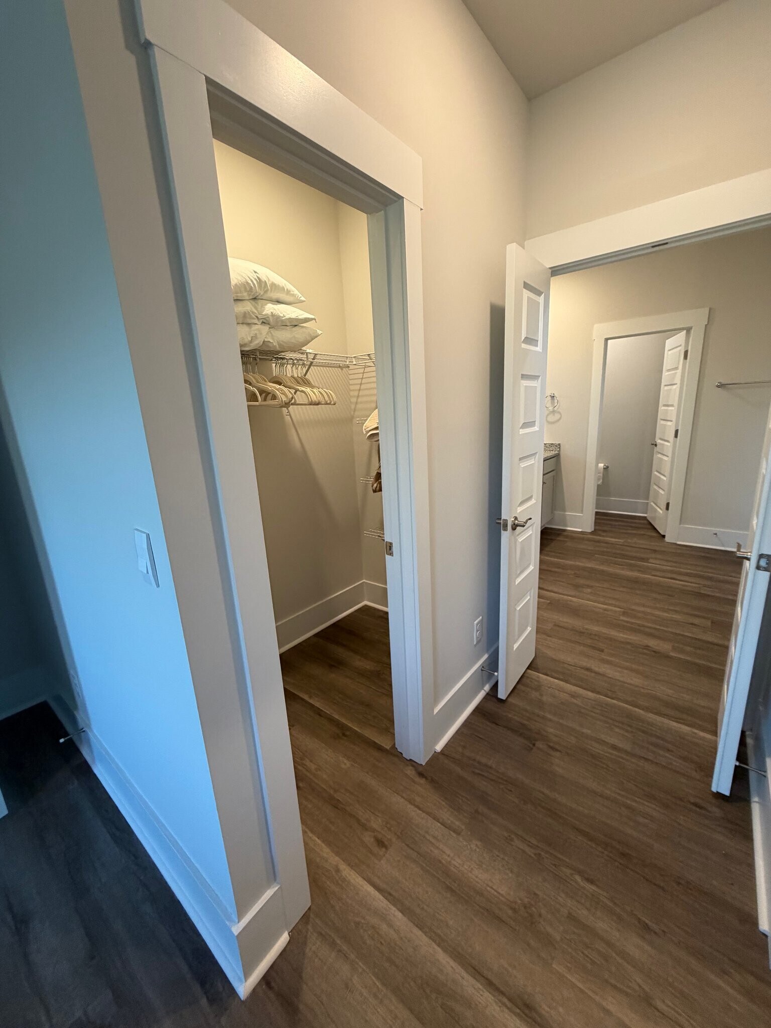 Building Photo - 5093 Roundhead Dr