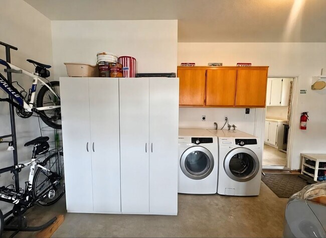 Building Photo - 3BD 2.5BA In Santa Maria, CA