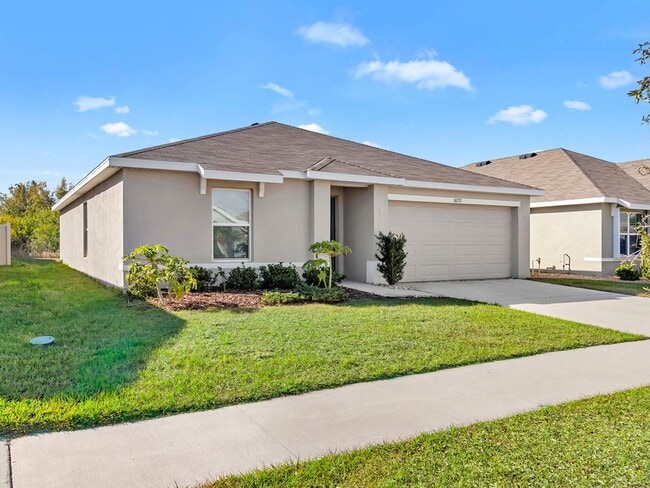 Building Photo - Beautiful 4 bedroom 2 bathroom Single Family House! Like new!