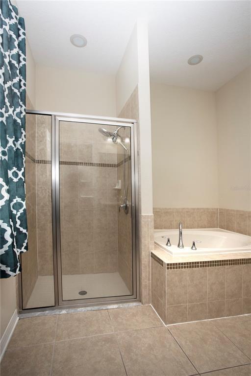 Building Photo - 1319 Rowantree Dr