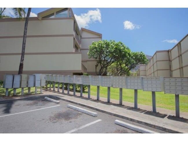 Building Photo - 2 bedroom Townhouse in Makaha Valley