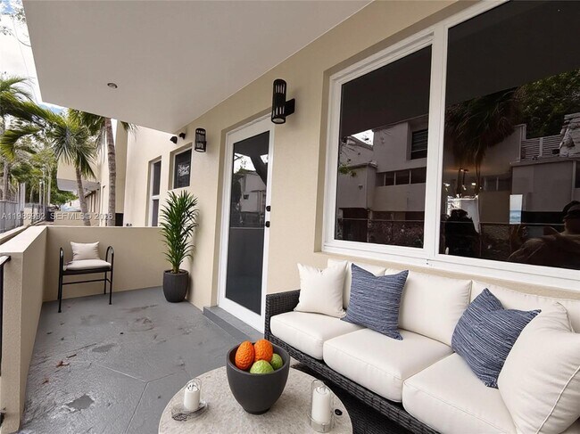 Building Photo - 1904 SW 17th Ave