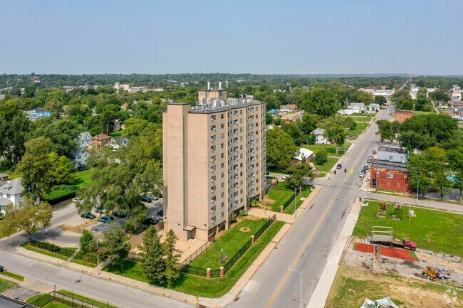 Building Photo - Evans Tower