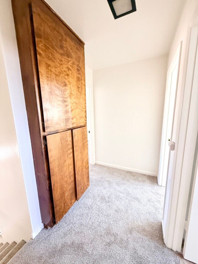 Building Photo - D728