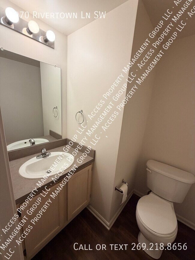 Building Photo - 4070 Rivertown Ln SW