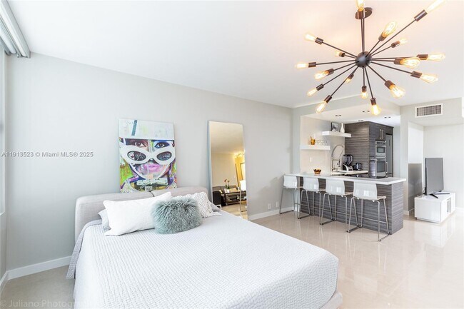 Building Photo - 1000 West Ave