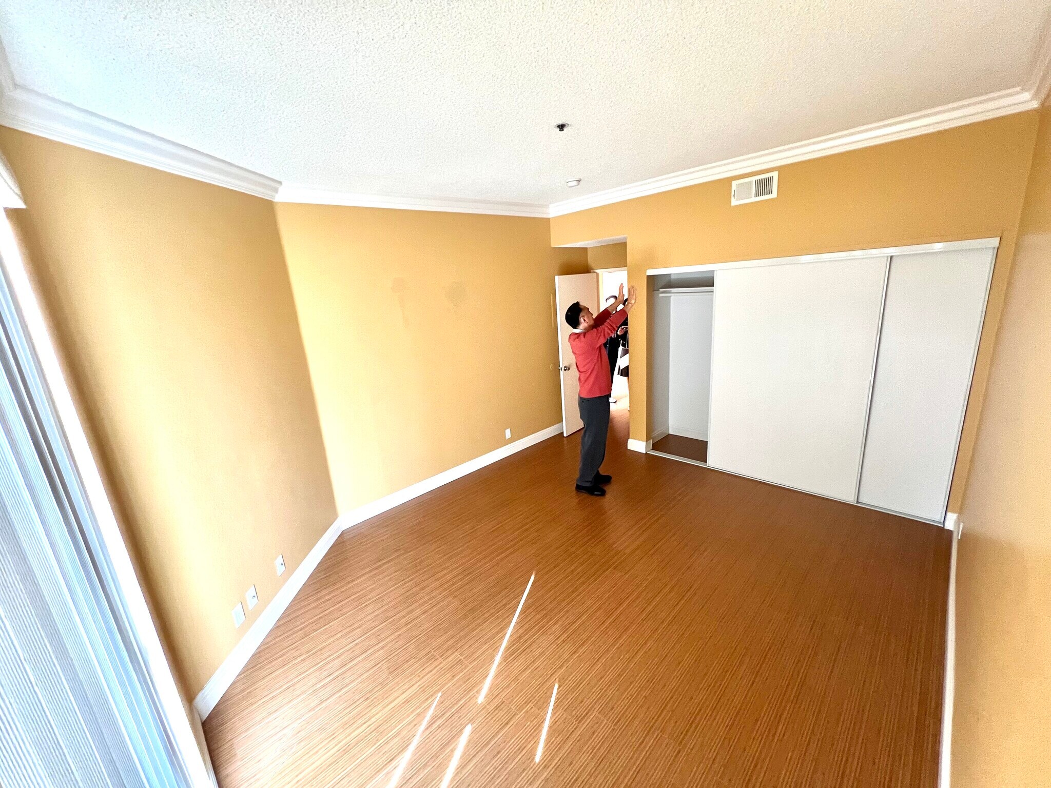 Building Photo - 533 S St Andrews Pl