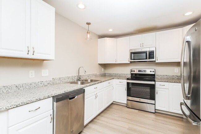 Building Photo - 303 Morgans Turn