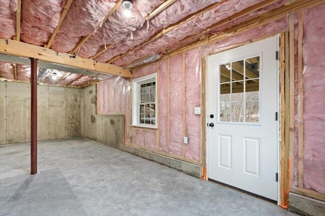 Building Photo - 237 Maplewold Rd