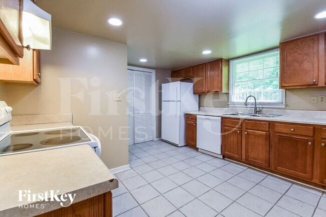 Building Photo - 111 Elizabeth Way