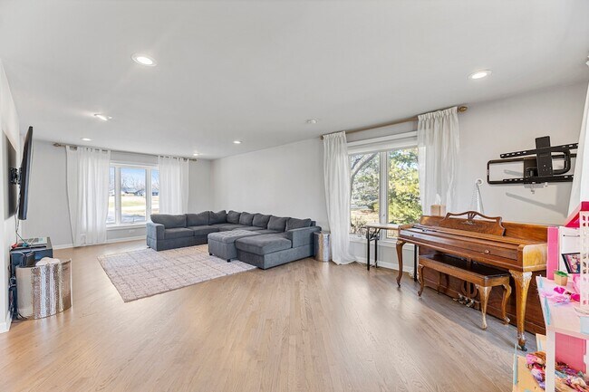 Building Photo - 2419 Cumberland Cir