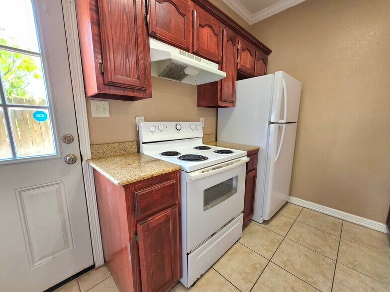 Building Photo - 3013 Treasure Haven Dr