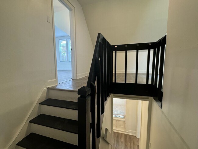 Building Photo - 7 Bed/3 Bath Mins. from UC Campus $750/pp ...