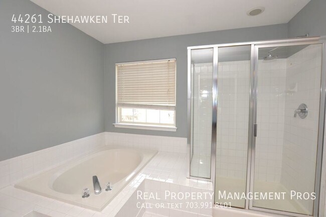 Building Photo - 44261 Shehawken Terrace