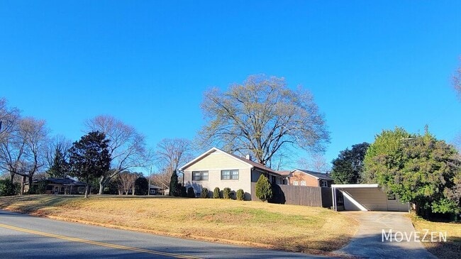 Building Photo - 1200 Dresden Dr W