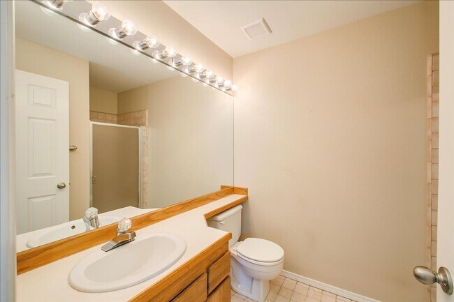 Building Photo - Elegant Condo Near the River