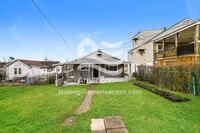 Building Photo - 933 Sycamore St