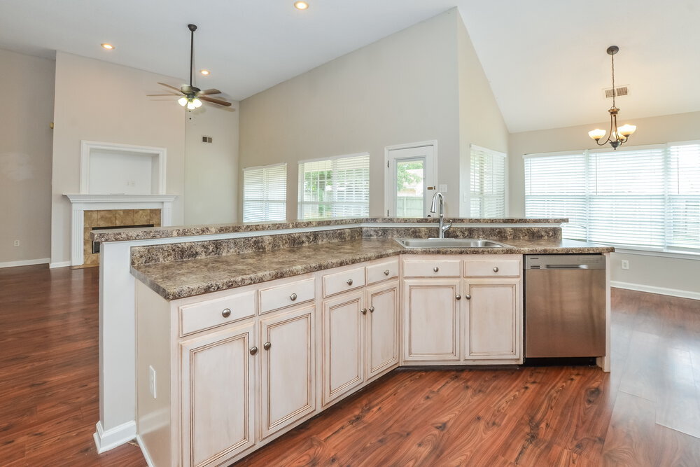 Building Photo - 1859 Winners Circle Cove