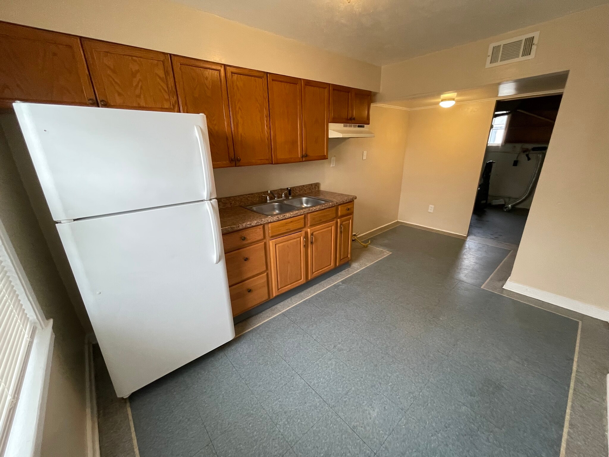 Building Photo - 343 Hemlock Dr