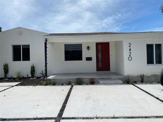 Building Photo - 2420 SW 11th St
