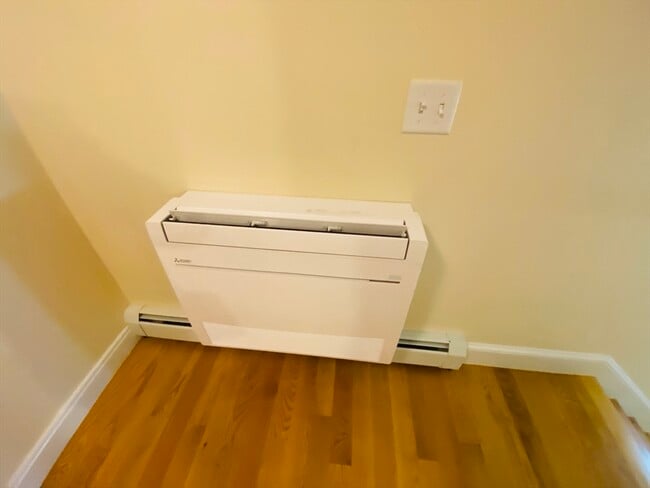 Building Photo - 253 Lynn St