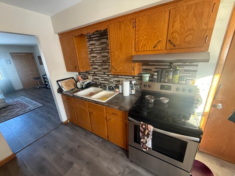 Building Photo - 1907 Green Tree Rd