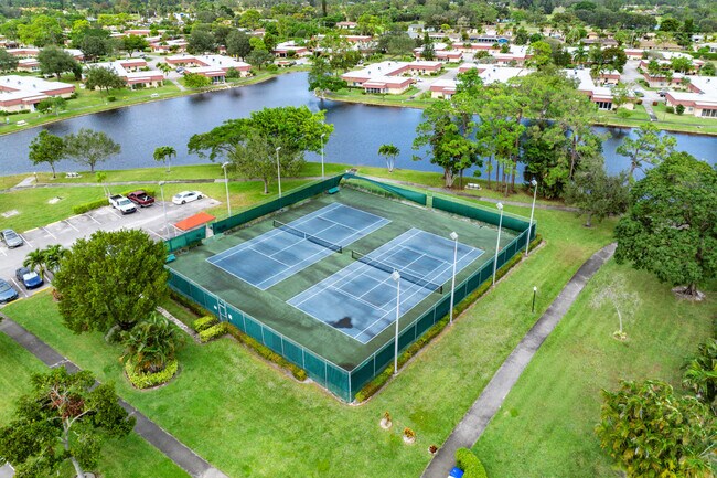 Building Photo - 687 Marlboro Oval