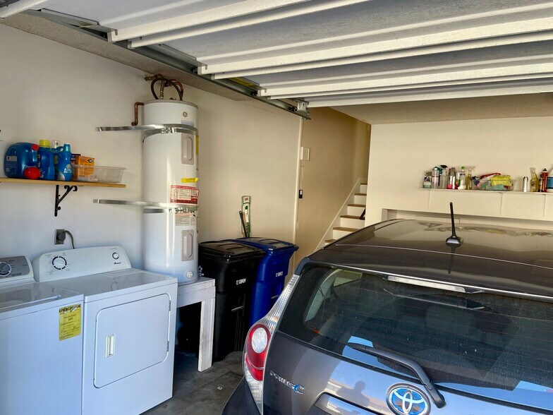 Garage - 2742 Meadow Lark Dr
