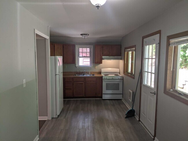 Building Photo - 1943 New Hackensack Rd