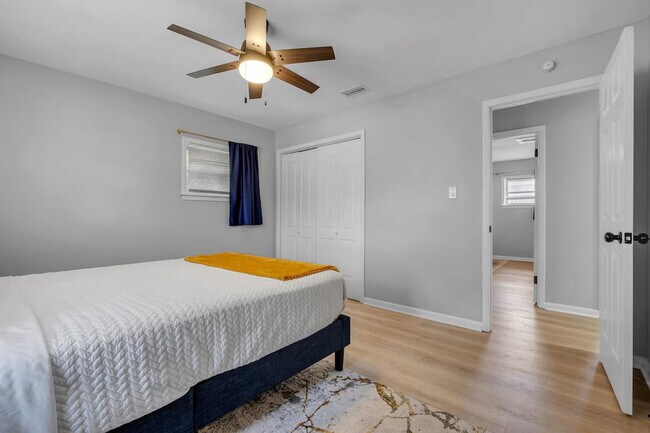 Building Photo - 218 Cactus St