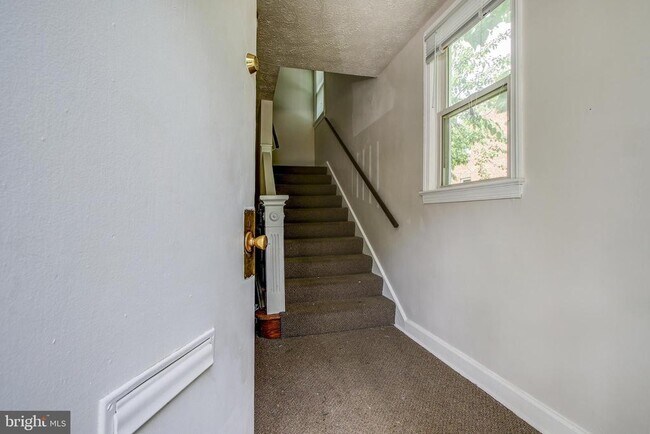 Building Photo - 6120 41st Ave